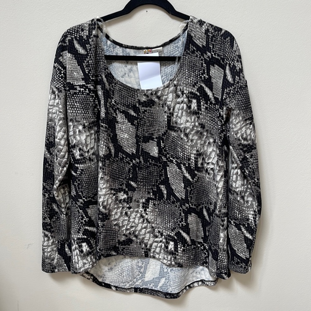 Mimi chica long sleeve L NWT